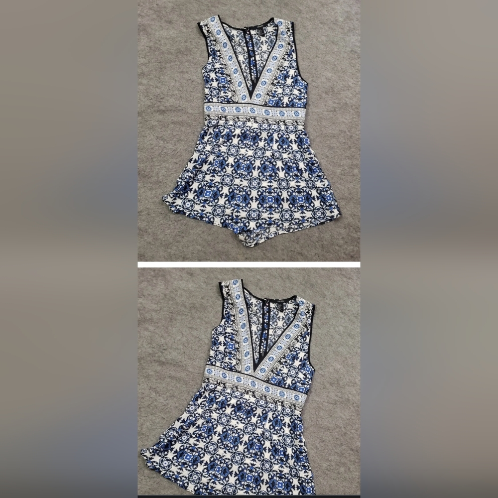 Forever 21 cute bohemian pattern romper shorts. Sexy low v-neck in size M.